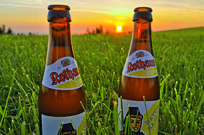 Ein kühles Feierabendbier vor einem herrlichen Sonnenuntergang