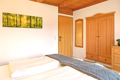 Schlafzimmer mit Doppelbett