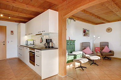 Wohnbereich und Küchenzeile