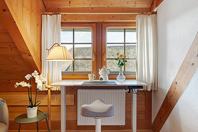 Schlaf- und Arbeitszimmer mit Einzelbett