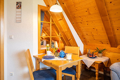 Wohnküche mit Zugang zum Balkon